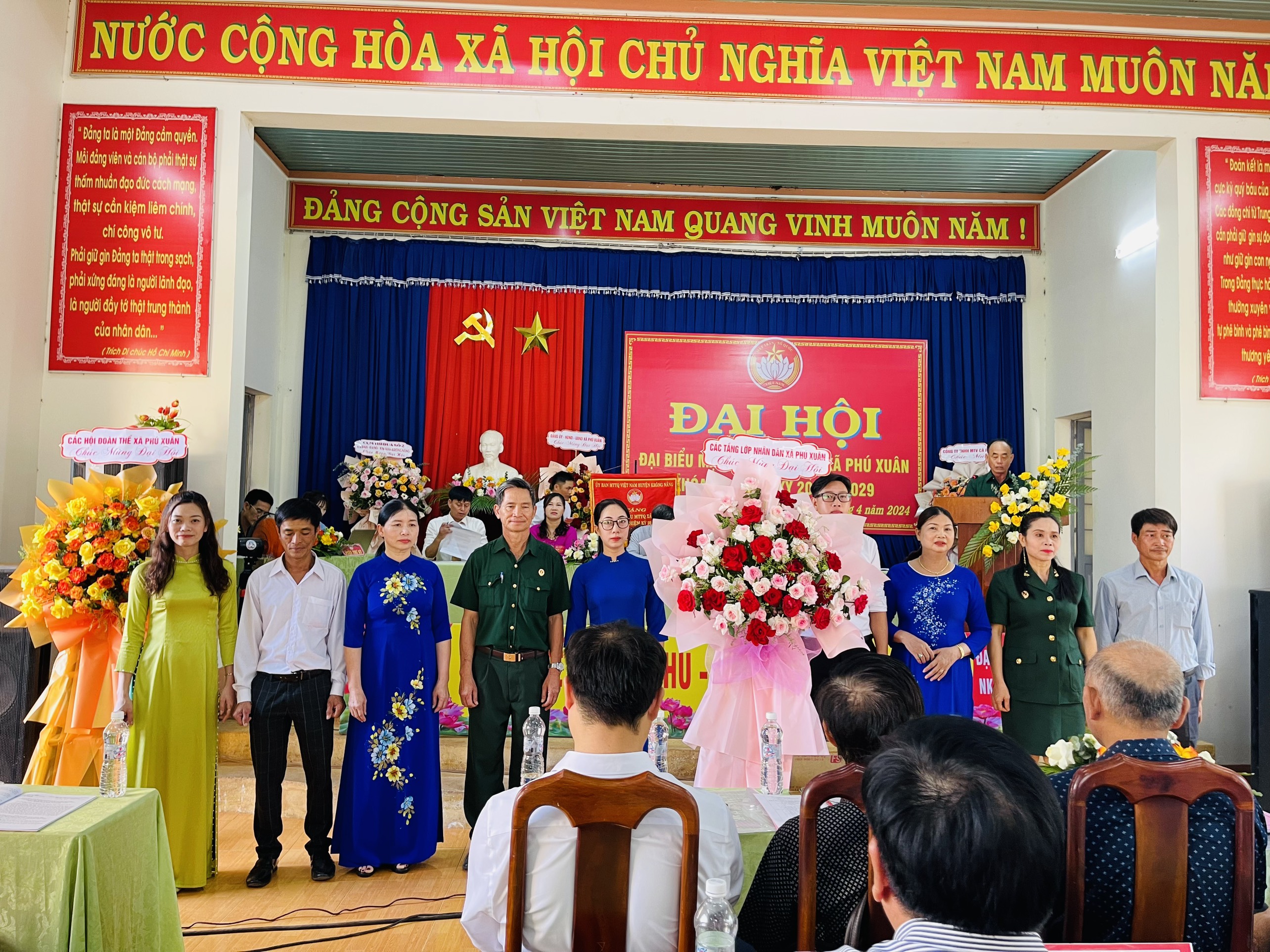 doan the chuc mưng dh